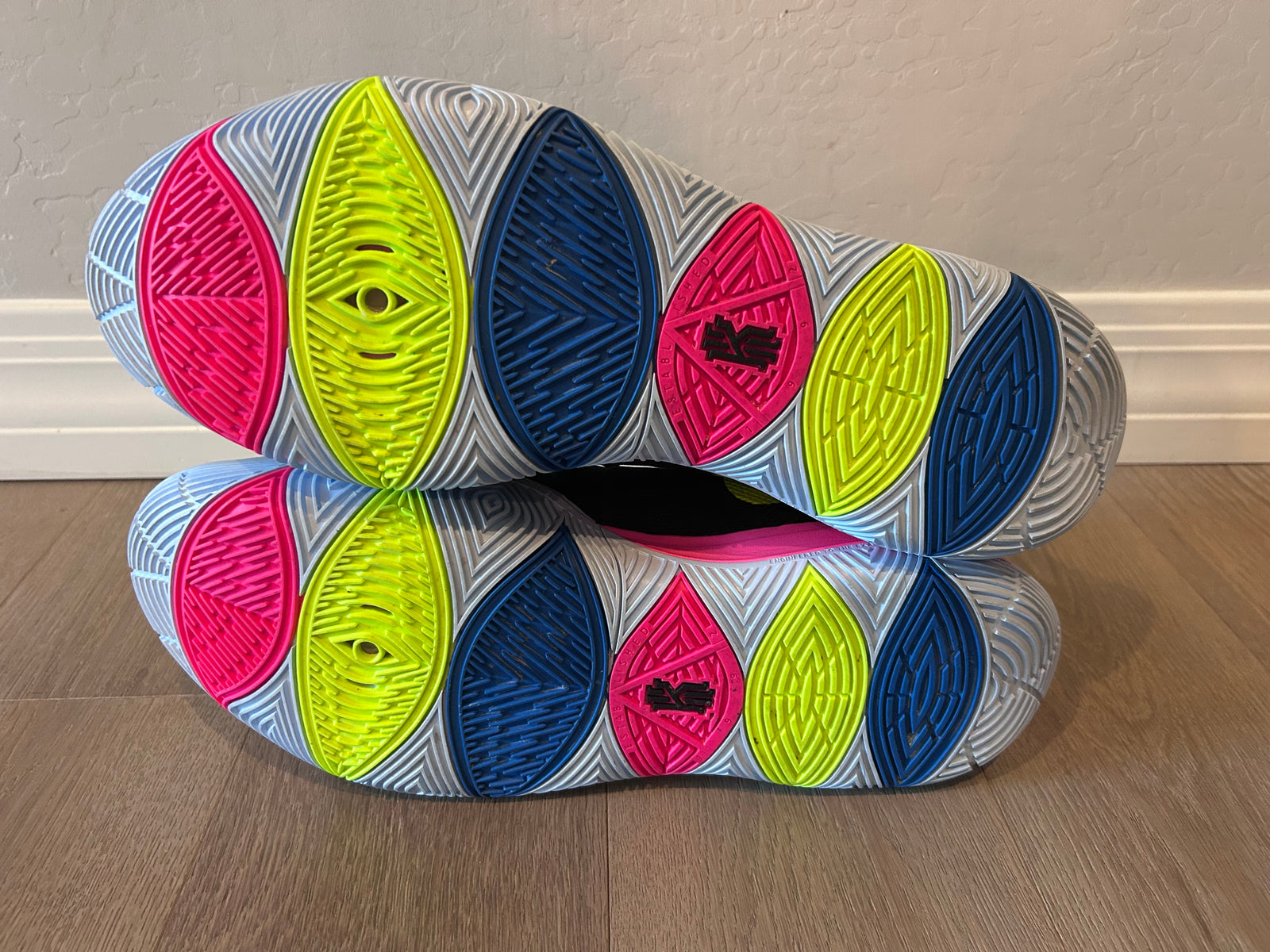 Kyrie 5 Just Do it Size 16