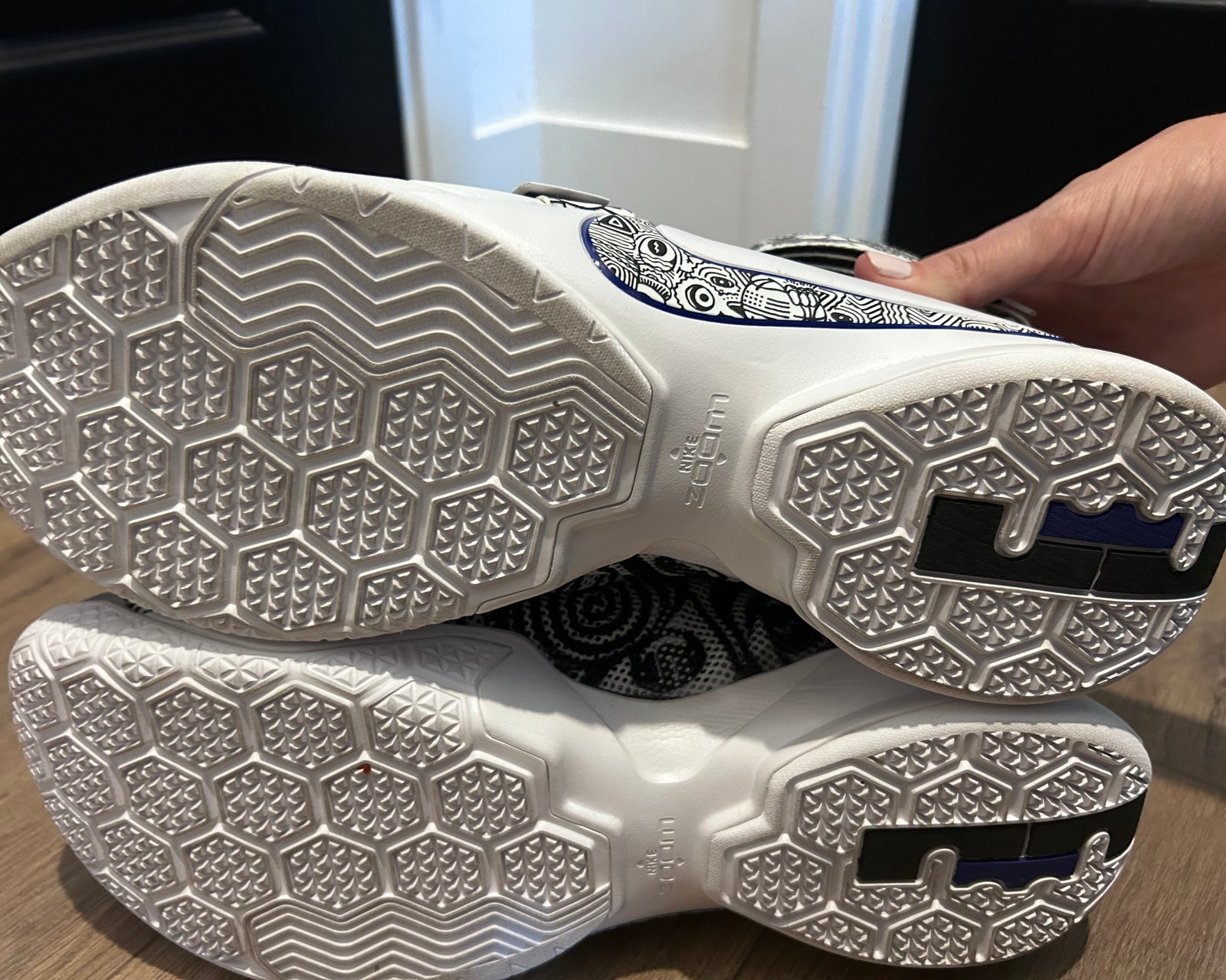Lebron Soldier 9 LE Freegums - White Size 15